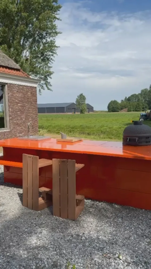 Dutch design, worldwide delivery! 

Choose your accessories based on your wishes and needs. Customize your WWOO 🧡

Thanks to its patented design, WWOO is the ultimate low-maintenance outdoor kitchen, which you find in gardens all over the world.

#wwoo #orange #concreteoutdoorkitchen #steeloutdoorkitchen