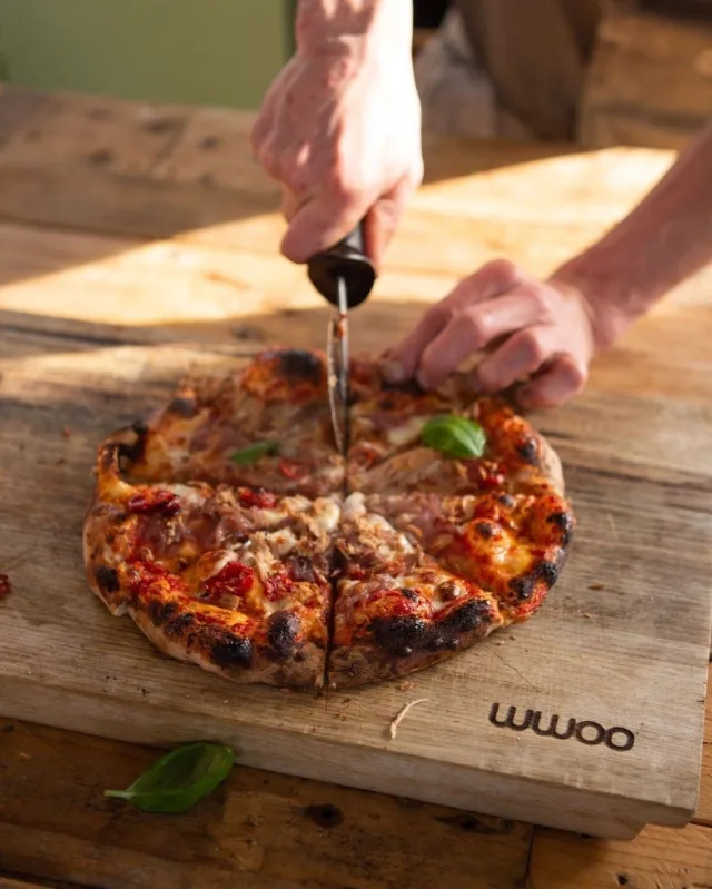 Saturday night is pizza night. What's your favorite? 🍕 

#pizza #bbq #buitenkeuken #outdoorcooking #pizzanight #weekend #outdoorkitchen #pizzaoven