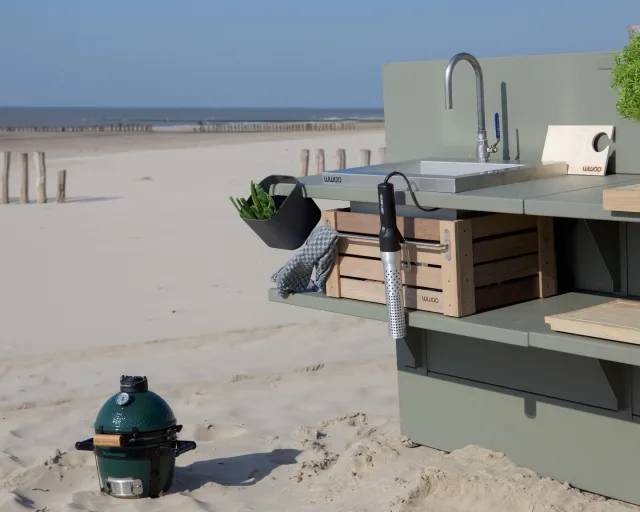 The Big Green Egg comes in all sizes. How handy is the Mini? You can take it with you to the beach!

#biggreenegg #biggreeneggmini #bbq #beach #outdoorcooking #buitenkeuken