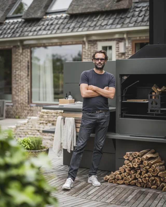 WWOO Outdoor Kitchen, a creation of Dutch Designer Piet-Jan van den Kommer @pietjanvandenkommer

#dutchdesigner #interieurdesigner #bossday #16october #wwoooutdoorkitchen #buitenkeuken #outdoorliving #interieurinspiration #gardeninspiration