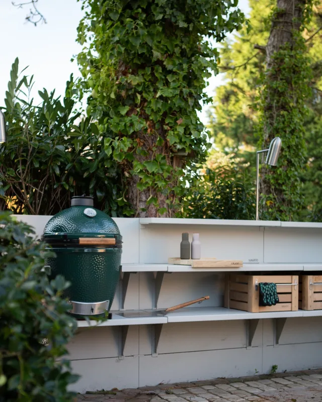 Dreaming of a Big Green Egg and the perfect outdoor kitchen? Get a Big Green Egg Large (worth €1833!) as a gift with the purchase of a WWOO outdoor kitchen of 2+ segments in concrete or steel. Discover Dutch design by Piet-Jan van den Kommer and elevate your outdoor space.

Request your custom design now! 

#Outdoorkitchen #outdoorliving #buitenkeuken #biggreenegg #seasonofgiving #bge