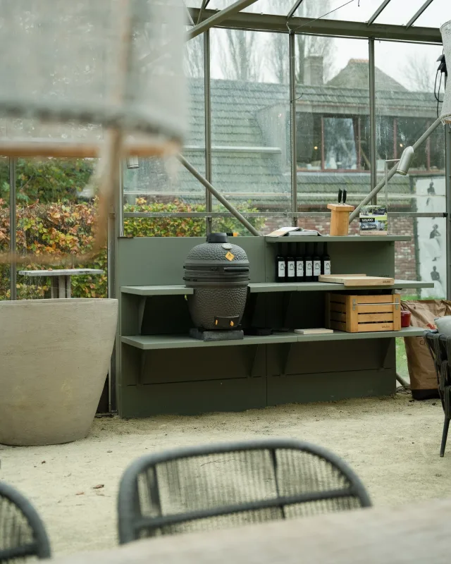 Bold design meets outdoor cooking! WWOO Outdoor Kitchen - steel - light olive green💚 

#outdoorkitchen #outdoorliving #buitenkeuken #outdoorcooking #bbq #winterbbq