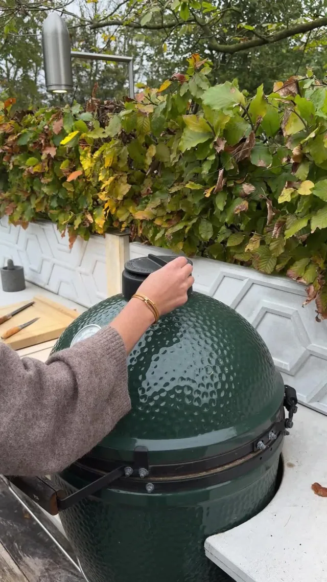 Light up your Big Green Egg and let the flavors begin! 

#outdoorkitchen #biggreenegg #buitenleven #buitenkoken #buitenkeuken #bge #bbqseason #winterbbq #lightup